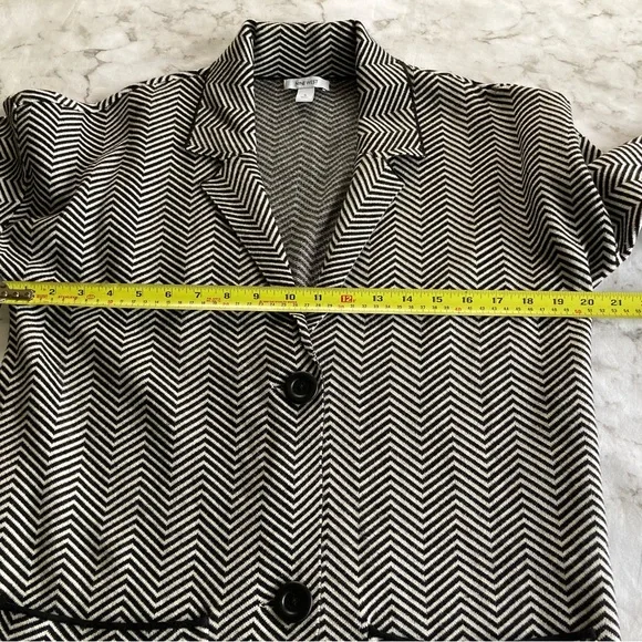 Black and white long sweater jacket - Picture 2 of 7